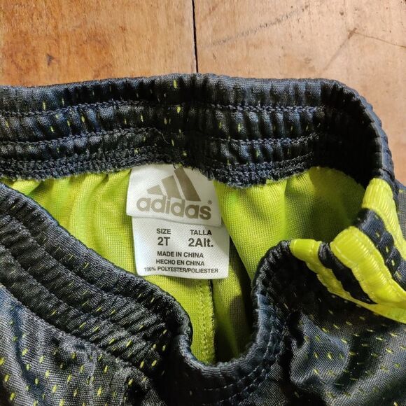 Adidas shorts 2T soccer shorts gray yellow lined spring summer neon - Picture 3 of 4
